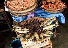 Fische sogar schon fertig gegrillt, im Angebot